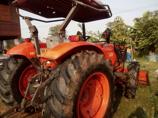 ขายรถไถ KUBOTA รุ่น M7040 ปี52  3,400 ชม. ได้อุปกรณ์ผาน6และใบดัน  สภาพดี ราคา 390,000บ. สนใจ 0835601591 หรือ 0903494058