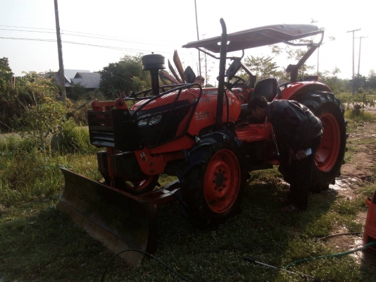 ขายรถไถ KUBOTA รุ่น M7040 ปี52  3,400 ชม. ได้อุปกรณ์ผาน6และใบดัน  สภาพดี ราคา 390,000บ. สนใจ 0835601591 หรือ 0903494058