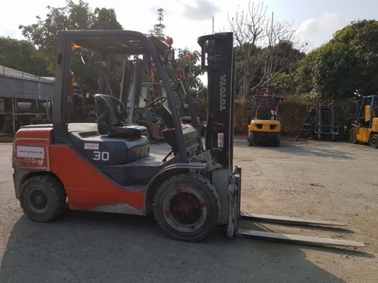 ขายรถยก 3.0 ตัน TOYOTA รุ่น 8 พร้อมใช้งาน