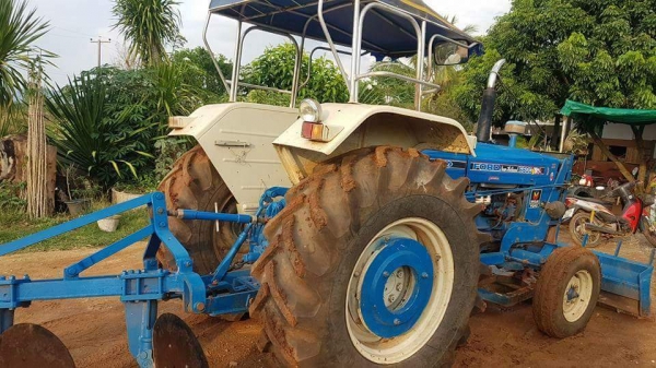 ขายรถไถฟ๊อต6600T3  อุปกรครบมีผานดัน ผาน3 ผาน7 ยางไหม่กิ๊กสภาพดี ซื้อไปไช้งานได้เลย ไม่ต้องซ่อม