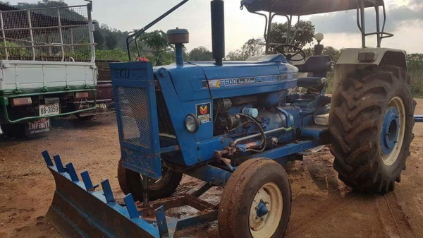 ขายรถไถฟ๊อต6600T3  อุปกรครบมีผานดัน ผาน3 ผาน7 ยางไหม่กิ๊กสภาพดี ซื้อไปไช้งานได้เลย ไม่ต้องซ่อม