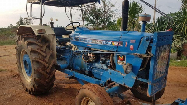 ขายรถไถฟ๊อต6600T3  อุปกรครบมีผานดัน ผาน3 ผาน7 ยางไหม่กิ๊กสภาพดี ซื้อไปไช้งานได้เลย ไม่ต้องซ่อม