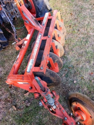 ผานพรวนมือสอง  สวยๆ.  สนใจสอบถามได้น่ะค่ะ 082-2989243 แม็ก