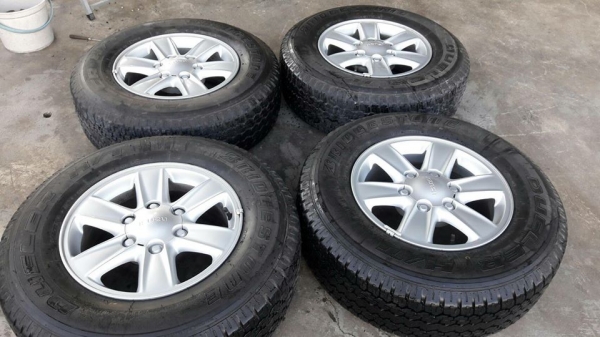 ขายล้อแม็ก d-max 16&quot;x7&quot; et33 6รู139.7 สนใจติดต่อ ร้าน ก.เจริญการยาง ครับ 081-3747940