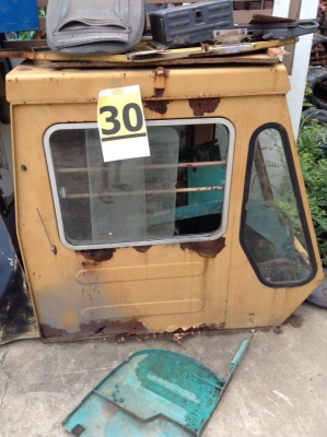 หัวเก๋ง KOMATSU PC 200-1 เก่าเซียงกง 15,000 บาท