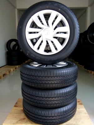 ล้อกระทะพร้อมยางป้ายแดง ฮอนด้า แจ๊ส ยางแม็กซิส 175/65R15 ปี17