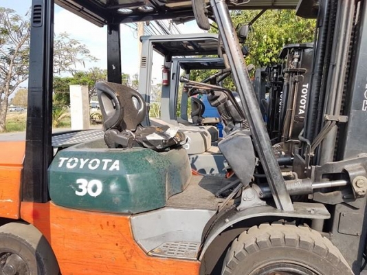 ขายรถยก 3.0 ตัน TOYOTA รุ่น 7 เสายกสูง 6.0 เมตร