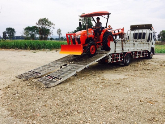 คูโบต้า L3008DT 4 WD ใบมีดช้าง ตัดหญ้าใหม่ ทะเบียนพร้อม