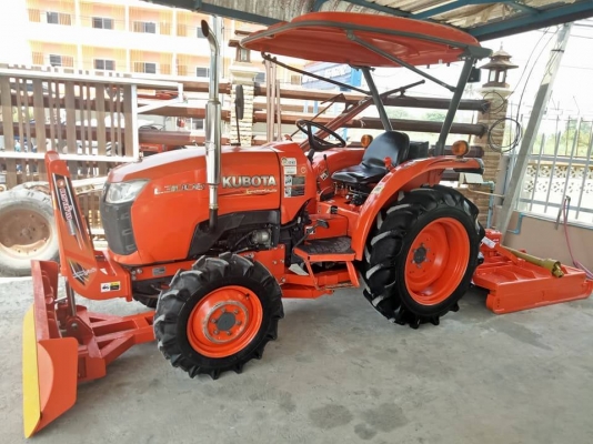 คูโบต้า L3008DT 4 WD ใบมีดช้าง ตัดหญ้าใหม่ ทะเบียนพร้อม
