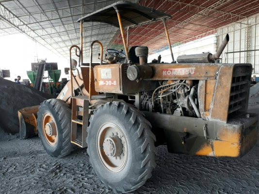 ขายด่วน รถตัก  Komatsu รุ่น  JH30 B  ขายราคา 330,000