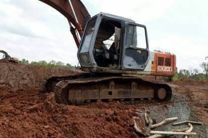 HITACHI EX200-2 ราคา 465,000 บาท สภาพพร้อมใช้งาน ไฟฟ้าอยู่ สภาพช่วงล่างดี โซ่ดี เอวแน่น เอกสารสัญญาซื้อขาย  รถอยู่ จ.สกลนคร โทร&amp;ไอดีไลน์ 0610710295