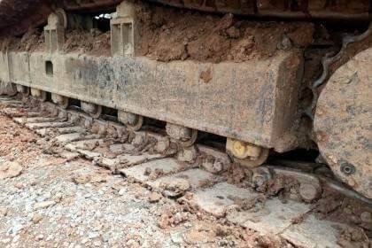 HITACHI EX200-2 ราคา 465,000 บาท สภาพพร้อมใช้งาน ไฟฟ้าอยู่ สภาพช่วงล่างดี โซ่ดี เอวแน่น เอกสารสัญญาซื้อขาย  รถอยู่ จ.สกลนคร โทร&amp;ไอดีไลน์ 0610710295