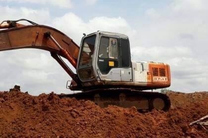 HITACHI EX200-2 ราคา 465,000 บาท สภาพพร้อมใช้งาน ไฟฟ้าอยู่ สภาพช่วงล่างดี โซ่ดี เอวแน่น เอกสารสัญญาซื้อขาย  รถอยู่ จ.สกลนคร โทร&amp;ไอดีไลน์ 0610710295