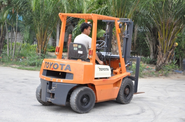 ขายFORKLIFT TOTOTA รุ่น4FG25(2.5ตัน) สวยเดิมจากญี่ปุ่น ยังไม่เคยใช้ในไทย 135,000เท่านั้น!!