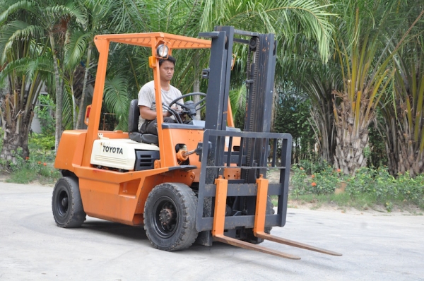 ขายFORKLIFT TOTOTA รุ่น4FG25(2.5ตัน) สวยเดิมจากญี่ปุ่น ยังไม่เคยใช้ในไทย 135,000เท่านั้น!!