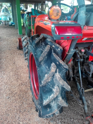 ขายรถไถ 36 แรง ปี 53 2005 ซ.ม. สภาพดีพร้อมใช้เครื่องดีเกียร์พร้อมโอนอุปกรณ์ 2 ชิ้น ขายรถไถ 36 แรง ปี 53 2005 ซ.ม. สภาพดีพร้อมใช้เครื่องดีเกียร์พร้อมโอนอุปกรณ์ 2 ชิ้น