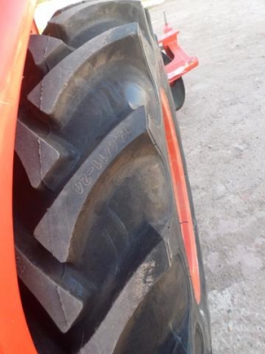 ขายรถไถ KUBOTA L3608 4WD รถสภาพเดิมๆใช้งานน้อย920ชั่วโมง มีอุปกรณ์2ชิ้น ใบมีดันหน้า+ผานพวนดิน เจ้าของทำงานเป็นหมออยู่โรงพยาบาล รถใช้งานน้อยไม่มีเวลาขับจอดไว้เฉยๆเลยอยากขายออก เครื่องดีพร้อมลุยงานแรงดีไม่มีตก เกียร์ดี ไฮโดรลิกดีไม่มีเยิ้ม แบตเตอร์รี่ดี สีส