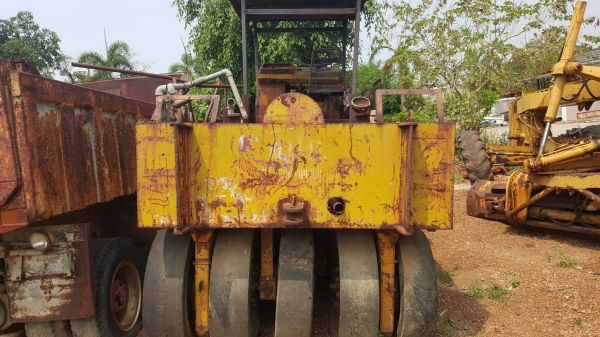 ขาย รถบด 9 ล้อ SINGTHAI เครื่อง คัมมินส์ 4 สูบ รถจอดนานต้องเช็คสภาพหน่อย เอกสารชุดประมูลครับ