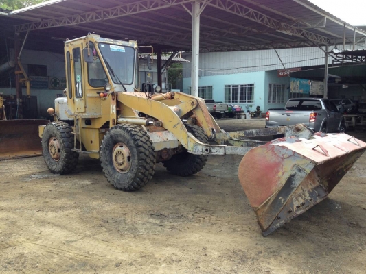 ขายรถตักล้อยาง Furukawa 120 พร้อมใช้ 450,000  บาท  ติดต่อ คุณวัลลพ 081-7555888