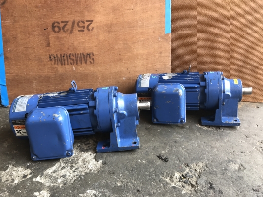 ขายมอเตอร์เกียร์ Cycro drive Sumitomo 1HP. 380V made in Japan มีระบบเบรคในตัว อัตราทด 1:29 สภาพสวยเดิมๆ วิ่งนิ่ม พร้อมใช้งาน มี 2ตัวครับ ขายมอเตอร์เกียร์ Cycro drive Sumitomo 1HP. 380V made in Japan มีระบบเบรคในตัว อัตราทด 1:29 สภาพสวยเดิมๆ วิ่งนิ่ม พร้อมใช้งาน มี 2ตัวครับ