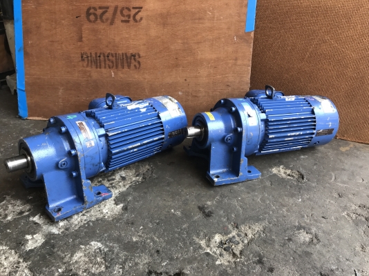ขายมอเตอร์เกียร์ Cycro drive Sumitomo 1HP. 380V made in Japan มีระบบเบรคในตัว อัตราทด 1:29 สภาพสวยเดิมๆ วิ่งนิ่ม พร้อมใช้งาน มี 2ตัวครับ ขายมอเตอร์เกียร์ Cycro drive Sumitomo 1HP. 380V made in Japan มีระบบเบรคในตัว อัตราทด 1:29 สภาพสวยเดิมๆ วิ่งนิ่ม พร้อมใช้งาน มี 2ตัวครับ
