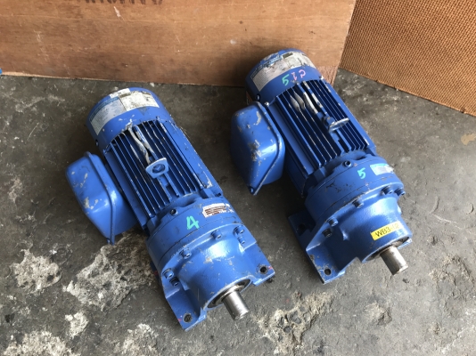 ขายมอเตอร์เกียร์ Cycro drive Sumitomo 1HP. 380V made in Japan มีระบบเบรคในตัว อัตราทด 1:29 สภาพสวยเดิมๆ วิ่งนิ่ม พร้อมใช้งาน มี 2ตัวครับ ขายมอเตอร์เกียร์ Cycro drive Sumitomo 1HP. 380V made in Japan มีระบบเบรคในตัว อัตราทด 1:29 สภาพสวยเดิมๆ วิ่งนิ่ม พร้อมใช้งาน มี 2ตัวครับ