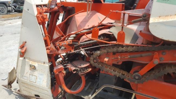 รถเกี่ยวข้าวนั่งขับ KUBOTA RX1950 ราคาพิเศษ 80,000 บาท  รหัสสินค้า : 81004703 www.nihonmono.com