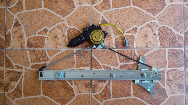 รางกระจกไฟฟ้าหน้า ข้างขวา TOYOTA CORONA ST190 ST191