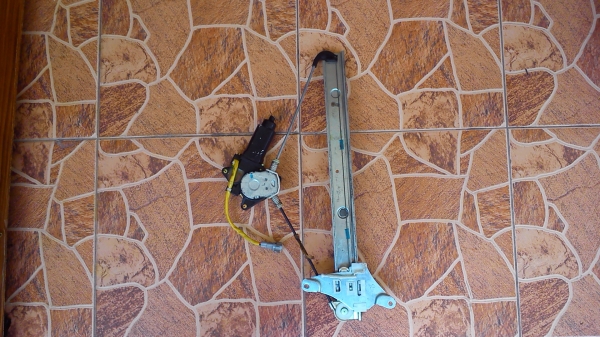 รางกระจกไฟฟ้าหน้า ข้างขวา TOYOTA CORONA ST190 ST191