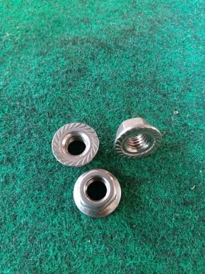 น็อตสแตนเลส 8 มิล ยาว 34 มิล