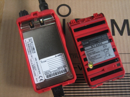 ขายวิทยุเครื่องแดงicom ic80FX