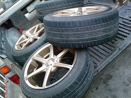 ขายแม๊กขอบ18นิ้วพร้อมยางสวยๆครับ