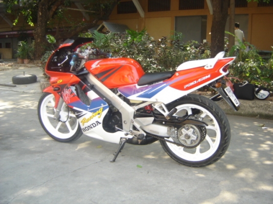 NSR 150 SP PROARM 100\% ขายด่วน สวยมาก ทำสีใหม่ทั้งคัน 35000 บาท มีสี แดงขาว และ สีเขียวส้ม ครับ สินค้า มีจำนวน จำกัด