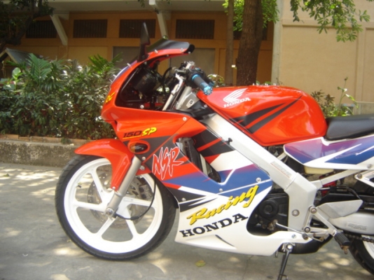 NSR 150 SP PROARM 100\% ขายด่วน สวยมาก ทำสีใหม่ทั้งคัน 35000 บาท มีสี แดงขาว และ สีเขียวส้ม ครับ สินค้า มีจำนวน จำกัด