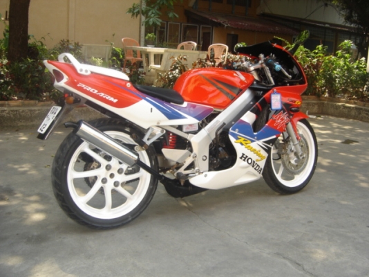 NSR 150 SP PROARM 100\% ขายด่วน สวยมาก ทำสีใหม่ทั้งคัน 35000 บาท มีสี แดงขาว และ สีเขียวส้ม ครับ สินค้า มีจำนวน จำกัด