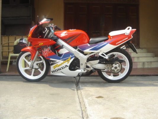 NSR 150 SP PROARM 100\% ขายด่วน สวยมาก ทำสีใหม่ทั้งคัน 35000 บาท มีสี แดงขาว และ สีเขียวส้ม ครับ สินค้า มีจำนวน จำกัด
