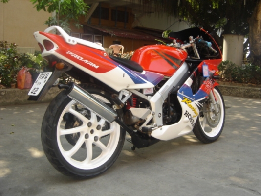 NSR 150 SP PROARM 100\% ขายด่วน สวยมาก ทำสีใหม่ทั้งคัน 35000 บาท มีสี แดงขาว และ สีเขียวส้ม ครับ สินค้า มีจำนวน จำกัด
