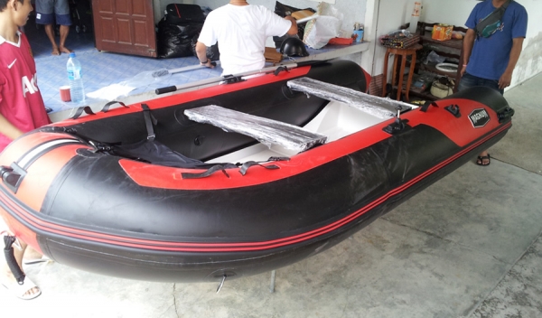 เรือยางท้องไฟเบอร์ MAGNUM BOAT