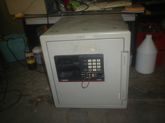 ตู้เชฟน้อย  ชอบใหม  มีรหัส  เปิดออก  ขาย 1200บาท