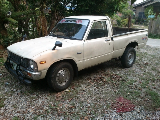 TOYOTA ม้าดำ RN30 4 ขอไฟกลม