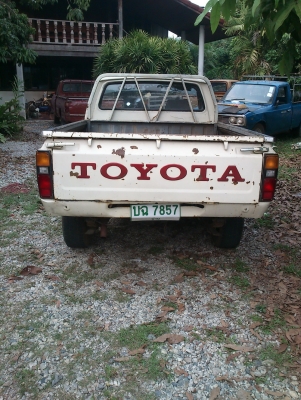 TOYOTA ม้าดำ RN30 4 ขอไฟกลม