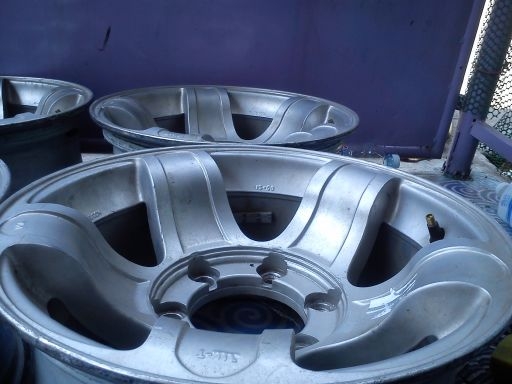 ล้อแต่งล้นๆ 15 กว้าง7.5 ออฟ-5 4วง ราคา 5,500 บาท