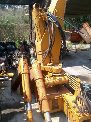 ขายเครนนำเข้า TADANO รุ่นหัวโหนก 4ตัน3ปอกท้องแบน แข็งแรงมากเลยรุ่นนี้หายาก ยกโหลดได้มากกว่า4ตันครับ