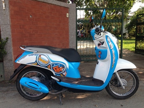 ขายscoopy สีฟ้าขาวปี2555