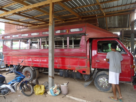 ลดราคาแล้วครับขายด่วนรถ6ล้อISUZUNPR115HPรุ้นยาวพิเศษ5ม.สภาพพร้อมใช้งาน