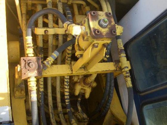 รถขุดดิน PC120-5  มีไลน์หัวเจาะ  กำลังเดินทางเข้าไทยเร็ว ๆ นี้  โทร.081-373-0559