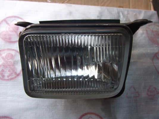 เศษสปอร์ตไลท์ข้างซ้ายของรถ TOYOTA  SUPRA สภาพสวยใส