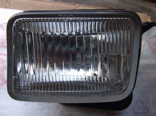 เศษสปอร์ตไลท์ข้างซ้ายของรถ TOYOTA  SUPRA สภาพสวยใส