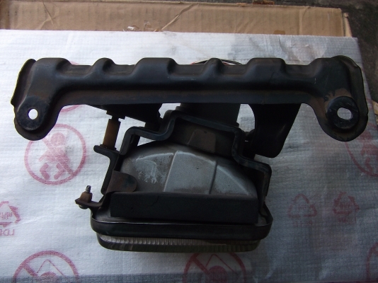 เศษสปอร์ตไลท์ข้างซ้ายของรถ TOYOTA  SUPRA สภาพสวยใส