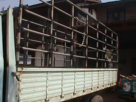 ขายด่วนรถ6ล้อHINO KM350 90HP ยาว5.50ม.สภาพพร้อมใช้งานคัสซีสวยงามมากมีคอกเหล็กยางดีทั้ง6เส้นล้อหน้าหลังน็อต6ตัวติดรถยังไม่ได้เปลื่ยน